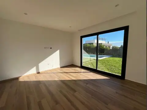 Casa 4 ambientes con 3 baños