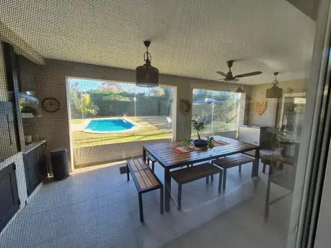 Casa 5 ambientes con 4 baños
