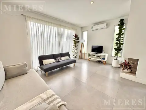 Casa 5 ambientes con 4 baños