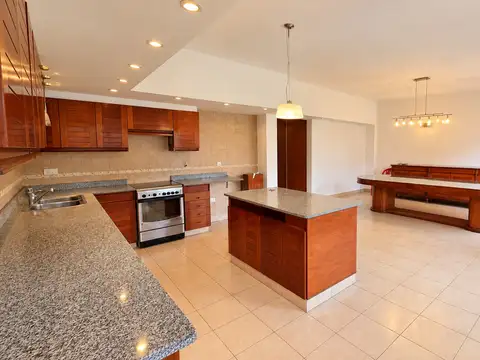 Depto Tipo Casa en Alquiler de 4 ambientes