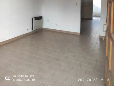 Casa en Alquiler con 1 cochera
