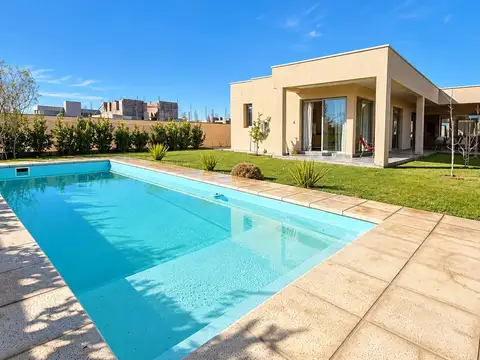 Casa en venta Barrio Privado Tierras Altas, Carrodilla.