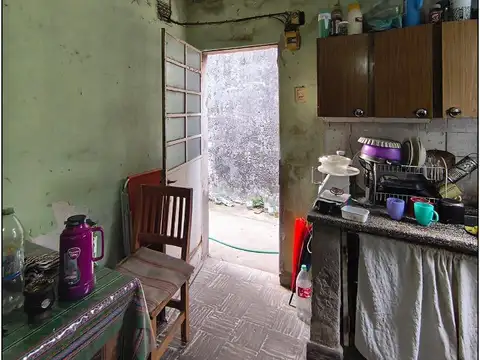 LARREA 3000, Casa interna unica 2 dorm.+amplio patio.-