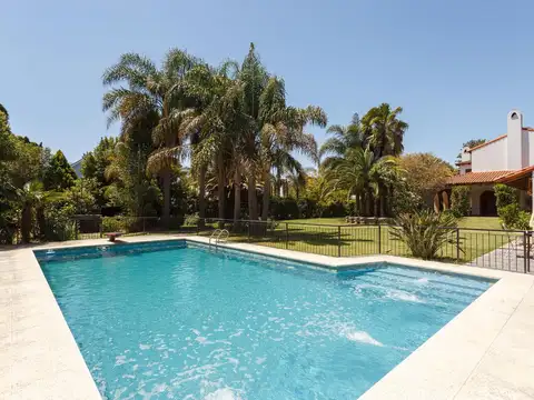 Casa 6 ambientes con 5 baños