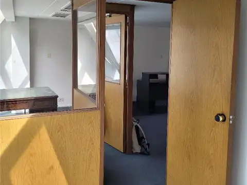 Oficina 4 ambientes con 2 baños