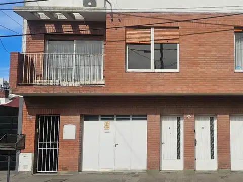 Casa en venta c/ cochera en Kilometro 5
