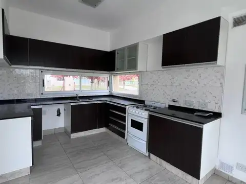 CASA EN BARRIO CERRADO CASUARINAS IBARLUCEA