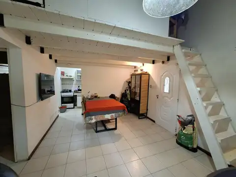 Casa de un dormitorio con altillo en alquiler
