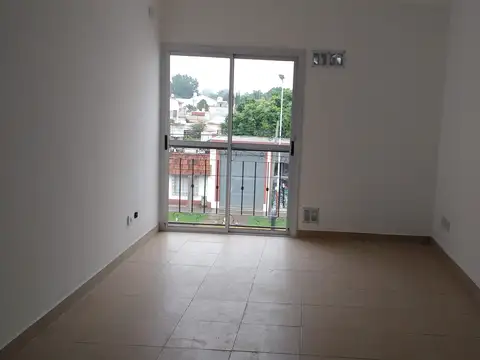 Departamento en Alquiler en Villa Luzuriaga, $ 490.000