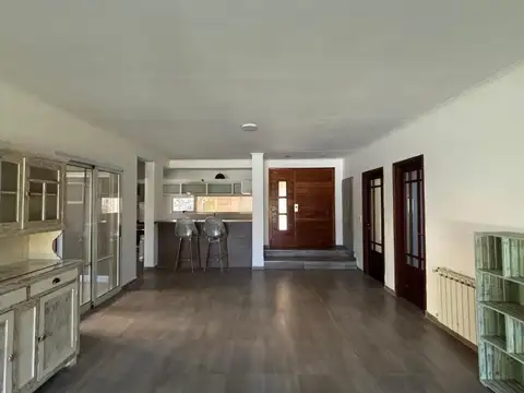 Casa 6 ambientes con 1 baño