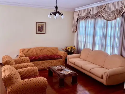Exc Casa vta 4 dor gge/qcho/suite/jard Los Carolinos al 200