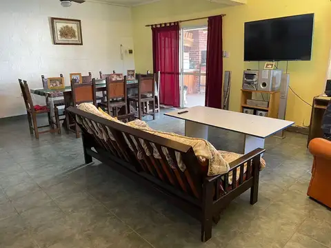 Depto Tipo Casa 3 ambientes con 2 baños