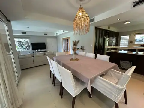 Alquiler excelente casa en B°Cdo Buenos Aires Village