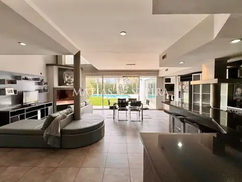 Casa en Venta en Moreno, USD 370.000