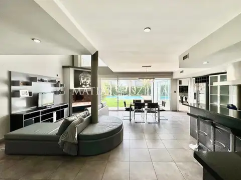 Casa 7 ambientes con 4 baños