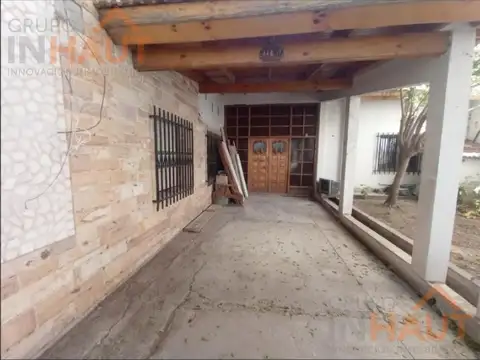 Casa 9 ambientes con 2 baños