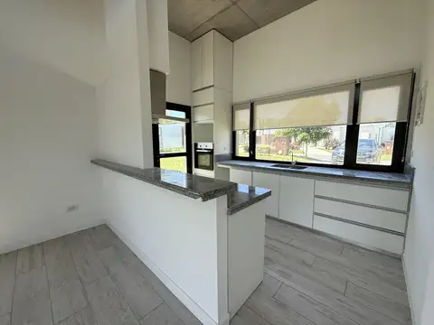 Casa 4 ambientes con 3 baños