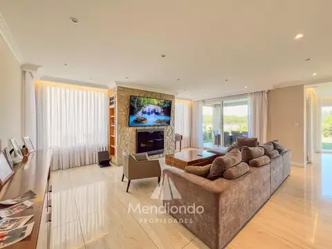 Casa 5 ambientes con 2 baños
