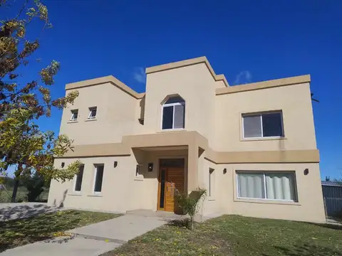 Casa 6 ambientes en venta en EL CANTON con pileta