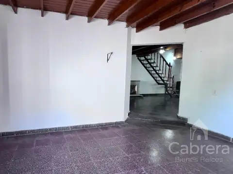 Casa 6 ambientes con 2 baños