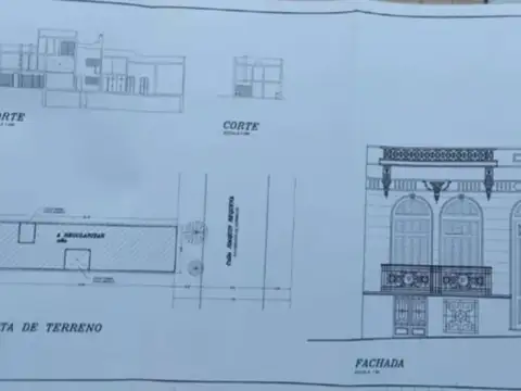Casa 8 ambientes con 3 baños