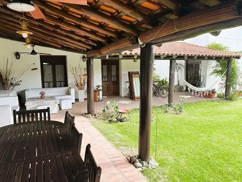 Casa en Venta con 4 cocheras