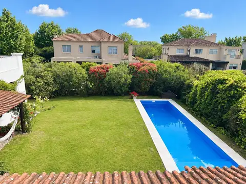 Casa 9 ambientes con 5 baños