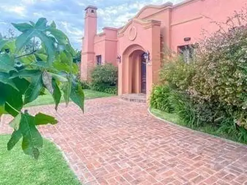 Casa 4 ambientes con 3 baños