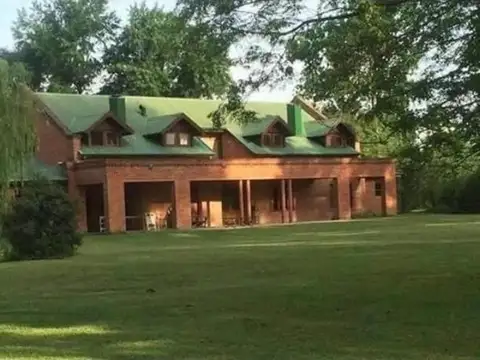 Casa en venta - 4 Dormitorios 4 Baños - 120.000Mts2 - Luján