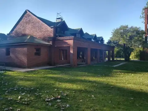 Casa 5 ambientes con 4 baños