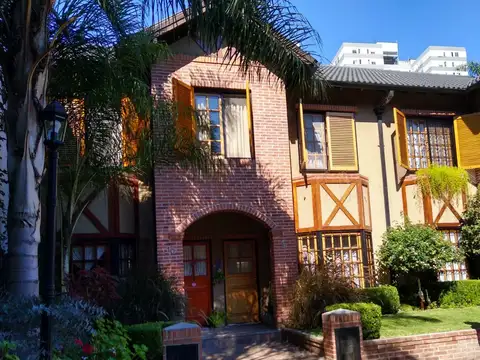 Triplex de 5 ambientes en complejo cerrado