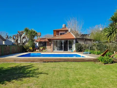 Casa en venta City Bell entre caminos 461 e/ 21a y 21c