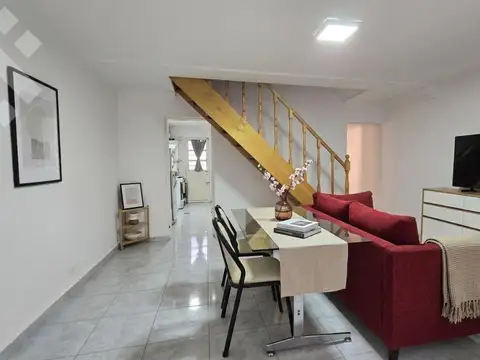 Venta Triplex 2 dormitorios- Estudio- Islas Malvinas 1900- Bª Provincias Unidas