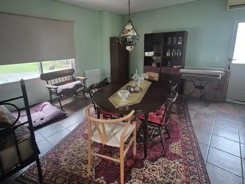 Casa en Alquiler con 3 cocheras