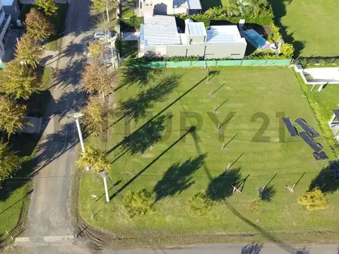 Domingo Cinalli 100, Piso 0