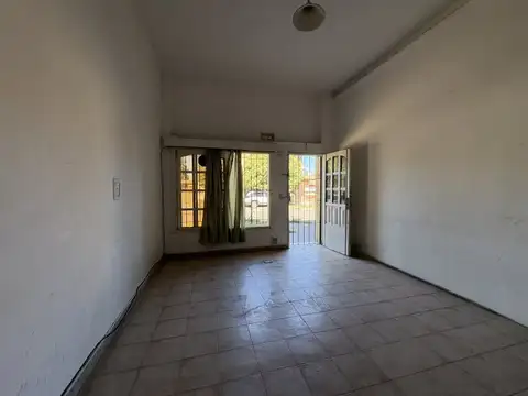 Casa 2 ambientes con 1 baño