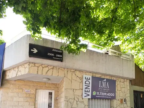 Casa en  Esquina Villa Devoto Apto Credito a Refaccionar