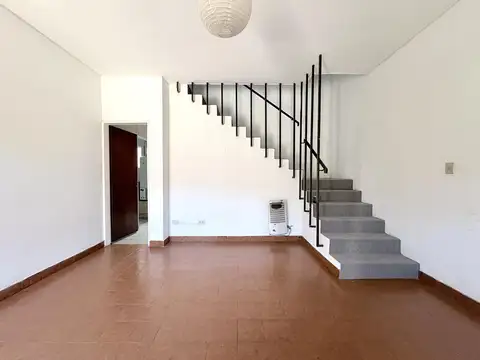 Depto Tipo Casa en Venta con 1 cocheras