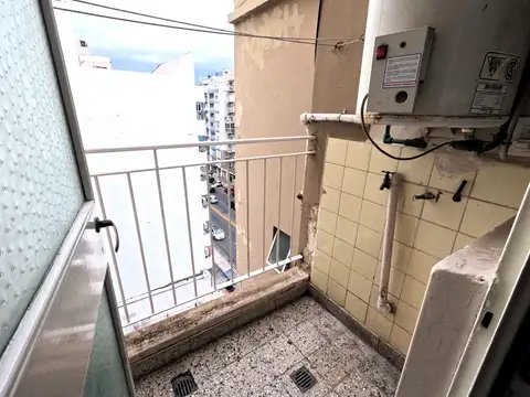 2 amb 40m2 reciclado a nuevo. Living amplio, cocina, balcon para tender. Dormit y baño. bajas exp