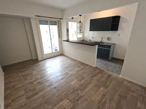 2 amb 40m2 reciclado a nuevo. Living amplio, cocina, balcon para tender. Dormit y baño. bajas exp