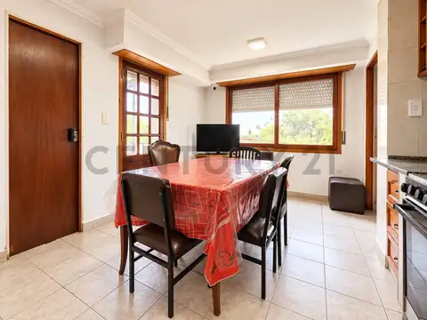 Venta de casa 6 ambientes con parque y quincho con parrilla, Los Andes, Mar del