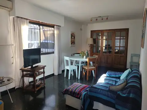 Depto Tipo Casa en Alquiler en Lomas De Zamora, $ 900.000