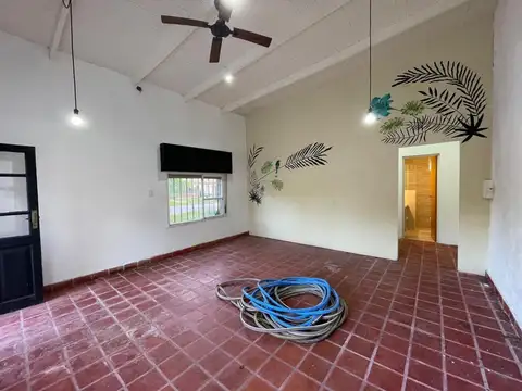 Casa 2 ambientes con 1 baño