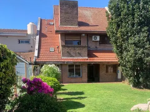 Casa 6 ambientes Barrio Malvinas