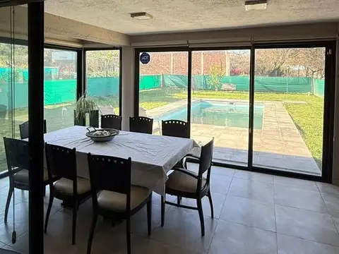 Casa en Venta con 2 cocheras