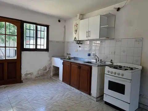 Casa 3 ambientes con 1 baño