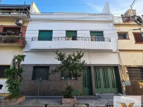 Casa en venta - 4 Dormitorios 2 Baños - 179Mts2 - Avellaneda