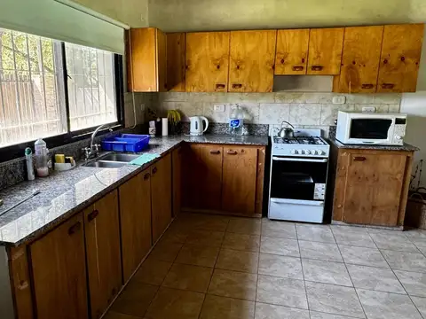 Casa en Funes en venta. ambiente unico, amplio jardin con piscina de material