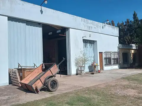 Casa en Venta con 4 cocheras