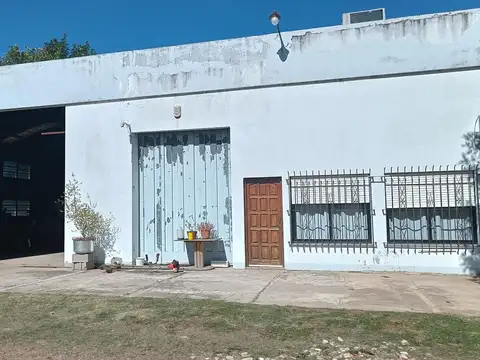 Casa 8 ambientes con 4 baños